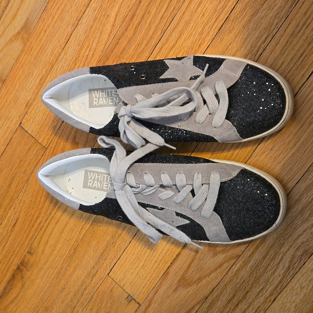 Raven sneakers